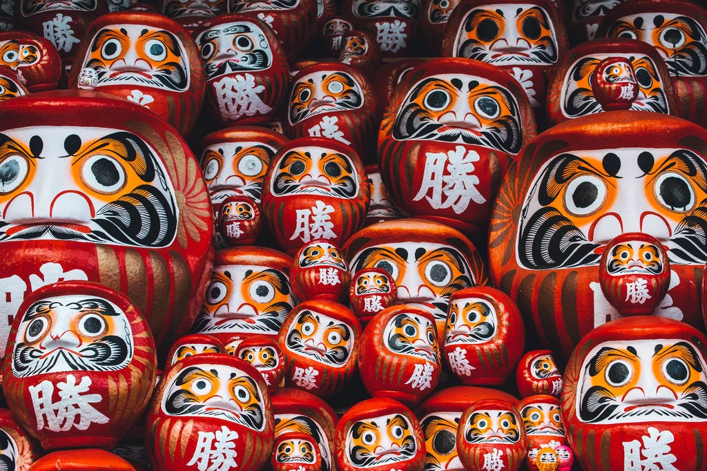 Traditionelle Daruma-Puppen in der japanischen Kultur: Symbol für Glück, Schutz und Erleuchtung
