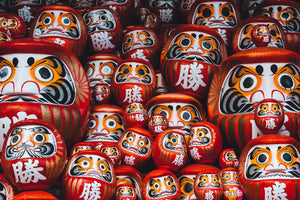Muñecas Daruma Tradicionales en la Cultura Japonesa: Símbolos de Suerte, Protección e Iluminación