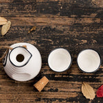 Juego de sake japonés de cerámica blanca