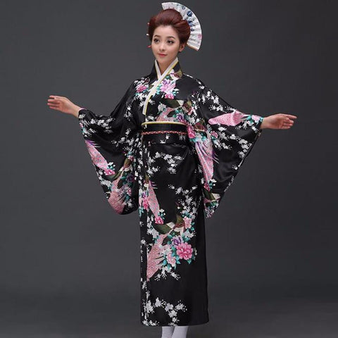 Traditioneller Kimono mit Blumenmuster