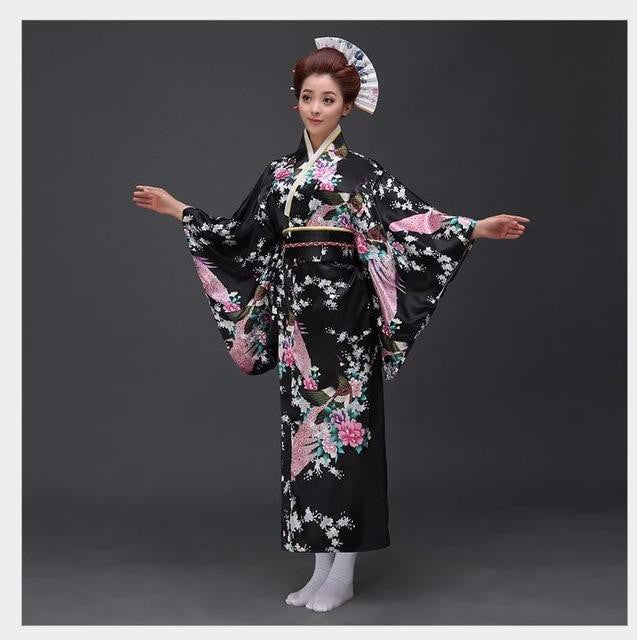 Traditional Floral Kimono – Spirit of Japan
