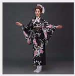 Traditioneller Kimono mit Blumenmuster